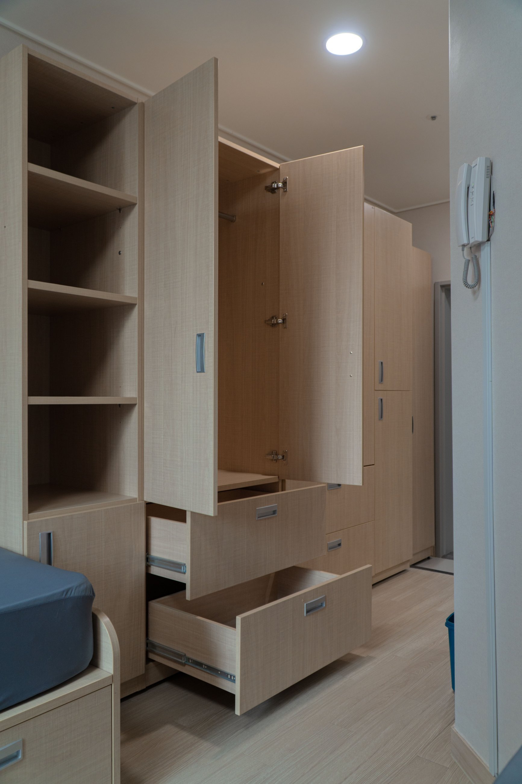 Anam Room Closet