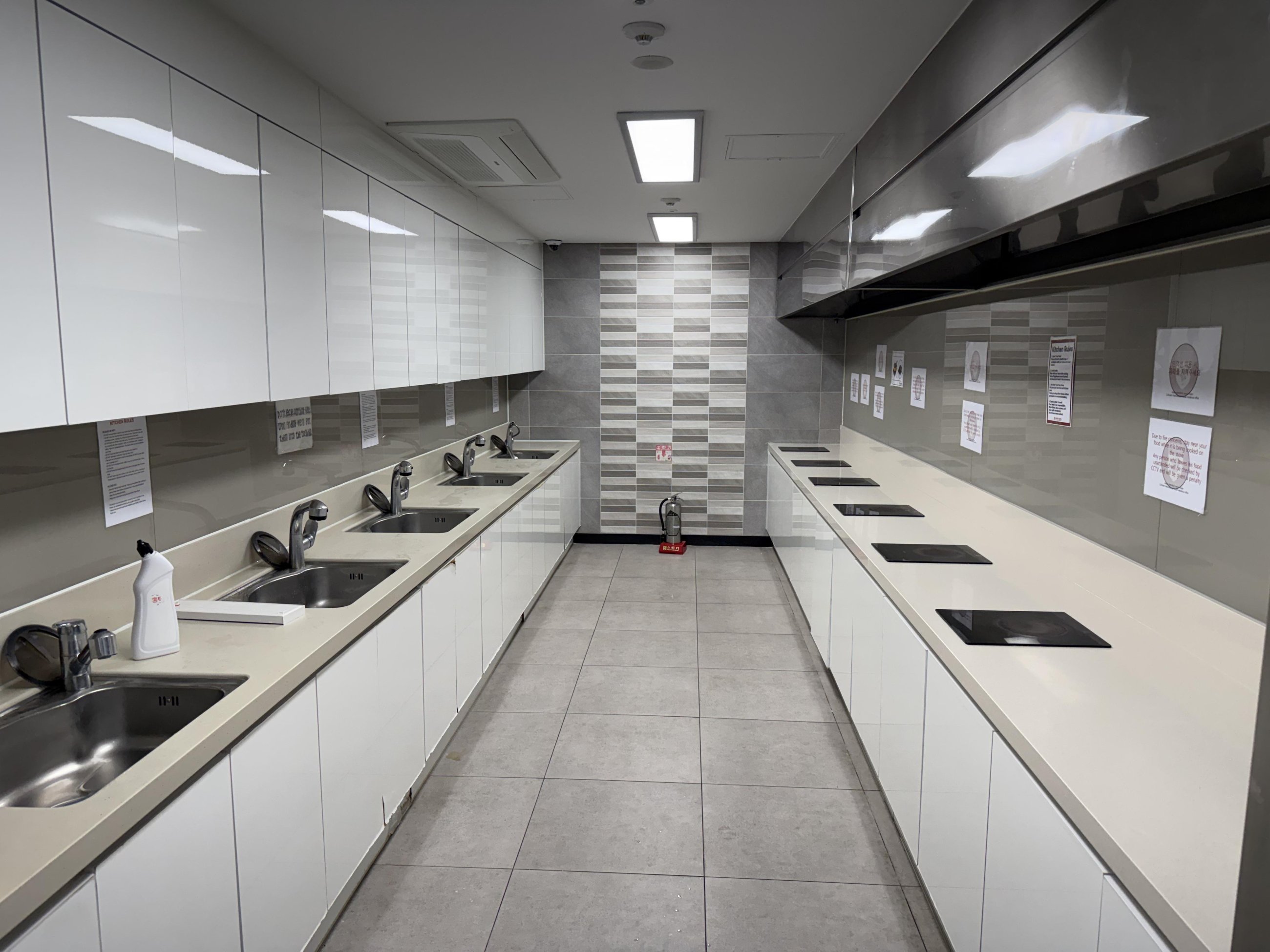 Shared Kitchen (1F)